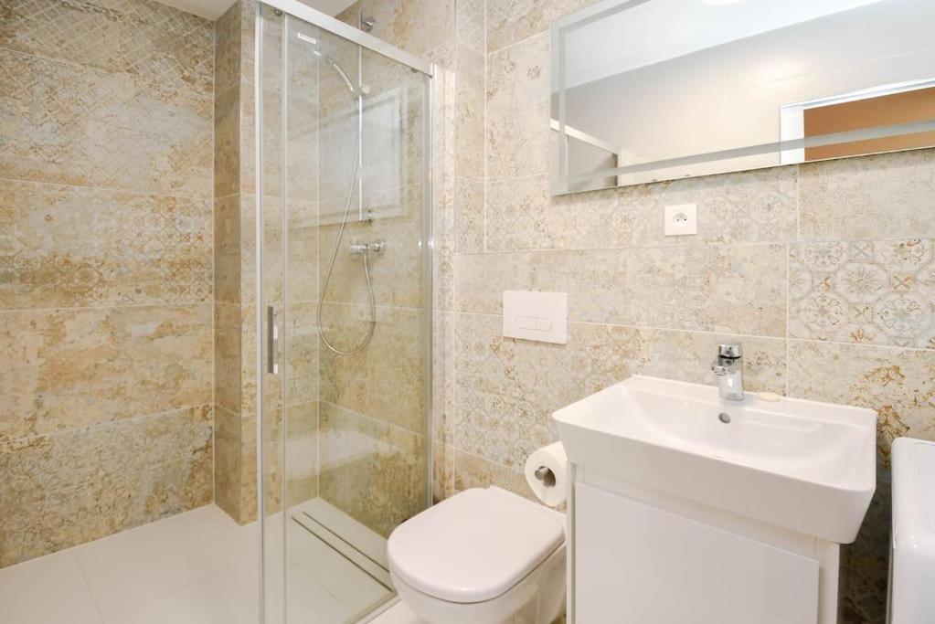 New Modern Apartment In City Center Bratislava Exterior foto